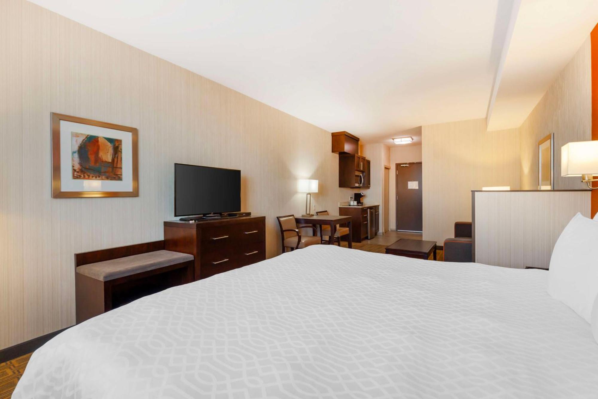 Best Western Plus Chateau Fort St. John Exterior photo