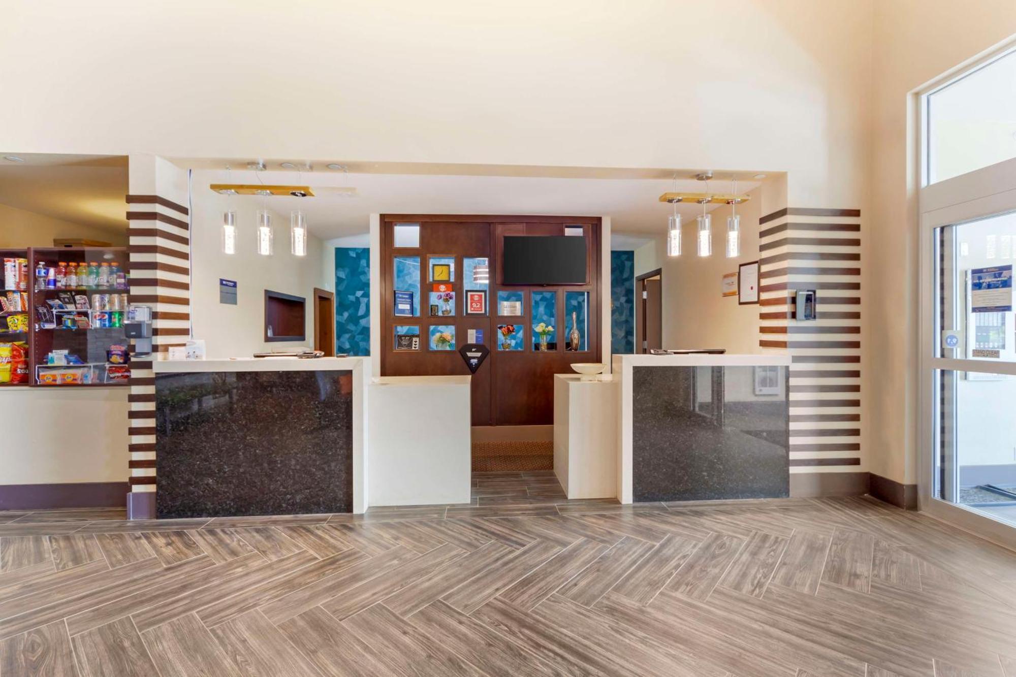 Best Western Plus Chateau Fort St. John Exterior photo